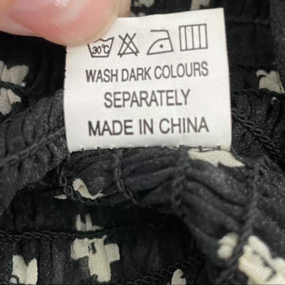 $10 SALE Whyte Valentine Smocked Crop Top Size 4 (US) - Picture 9 of 9